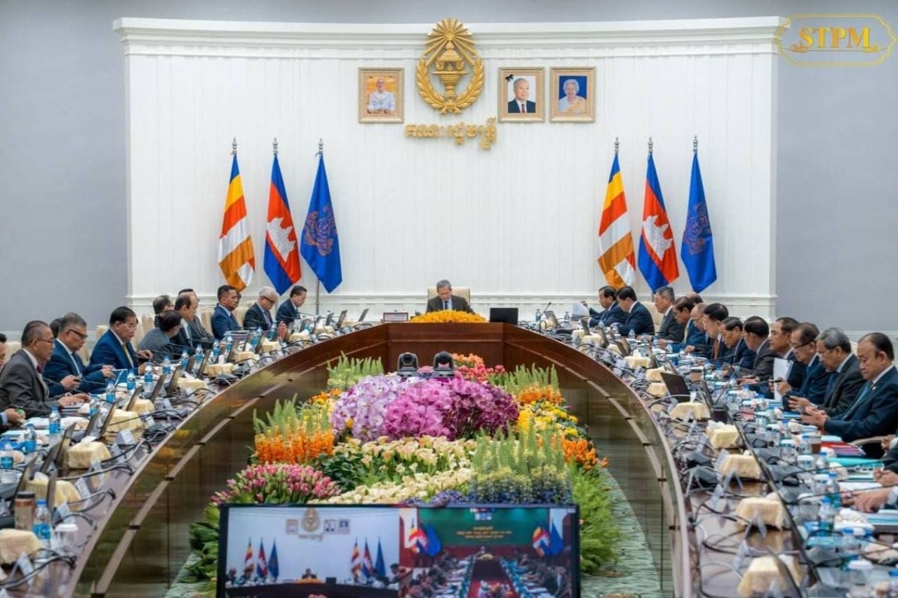ចូលរួមនិងធ្វើសេចក្តីរាយការណ៍ នៅកិច្ចប្រជុំពេញអង្គគណៈរដ្ឋមន្ត្រី ក្រោមកិច្ចដឹកនាំដ៏ខ្ពង់ខ្ពស់របស់ សម្តេចធិបតីនាយករដ្ឋមន្ត្រី