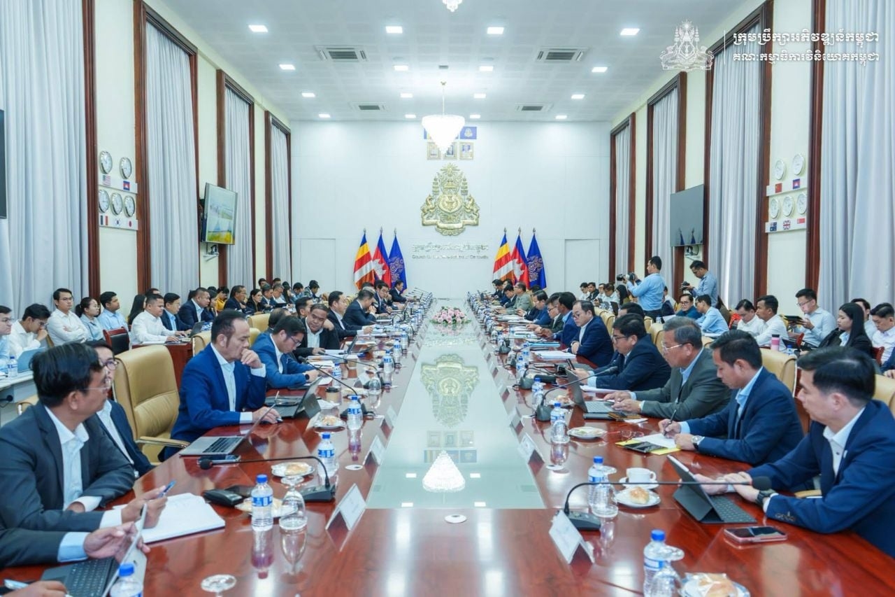 “កិច្ចប្រជុំច្រកចេញ-ចូលតែមួយ” លើកទី៨ ក្នុងឆ្នាំ២០២៦ ត្រូវបានរៀបចំឡើងដើម្បីពិនិត្យពិភាក្សាលើសំណើសុំចុះបញ្ជីគម្រោងវិនិយោគមានលក្ខណៈសម្បត្តិគ្រប់គ្រាន់ចំនួន ៧គម្រោង
