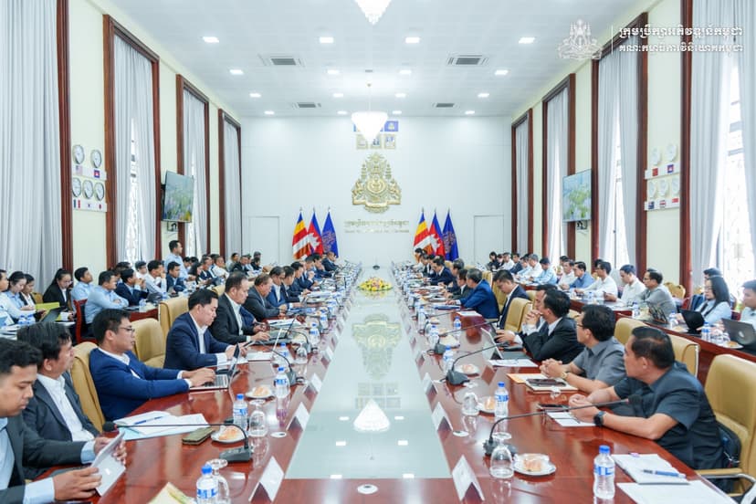 “កិច្ចប្រជុំច្រកចេញ-ចូលតែមួយ” លើកទី៤ ក្នុងឆ្នាំ២០២៦ ត្រូវបានរៀបចំឡើងដើម្បីពិនិត្យពិភាក្សាលើសំណើសុំចុះបញ្ជីគម្រោងវិនិយោគរបស់ក្រុមហ៊ុនចំនួន ៧គម្រោង និងគម្រោងពង្រីកបន្ថែមមុខសញ្ញាផលិតកម្មចំនួន ១គម្រោង